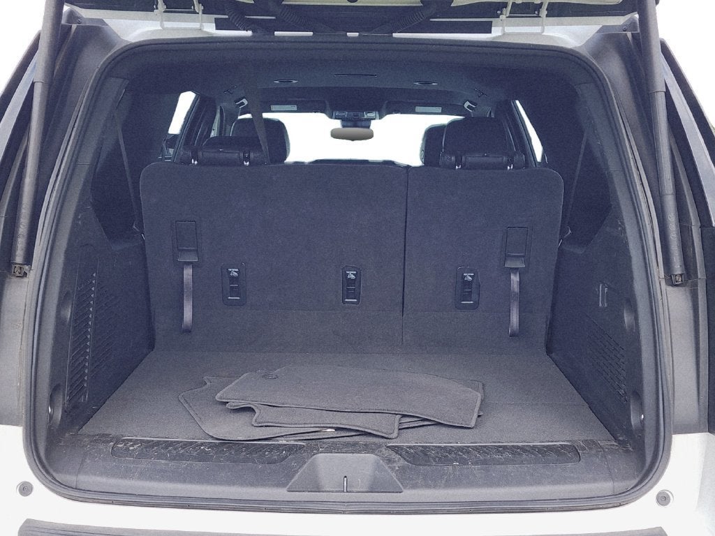 2025 Chevrolet Suburban LT