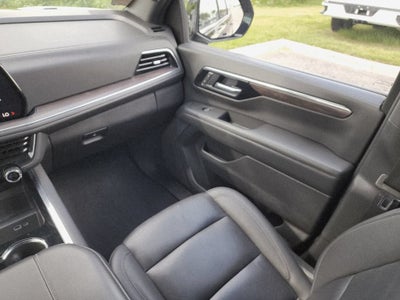 2025 Chevrolet Suburban LT