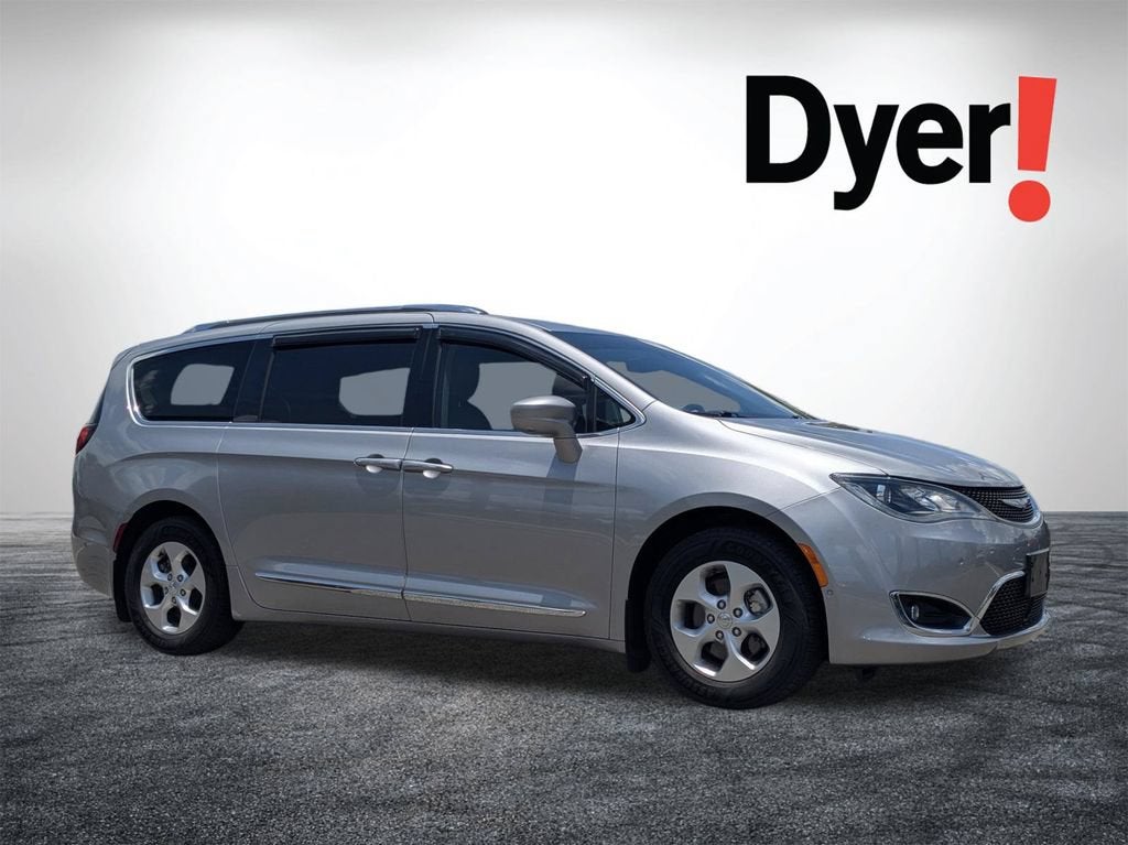 2017 Chrysler Pacifica Touring-L Plus