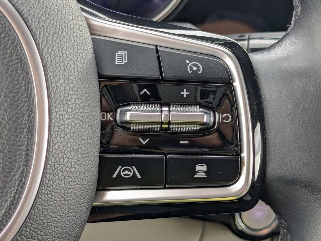 2022 Kia Carnival SX