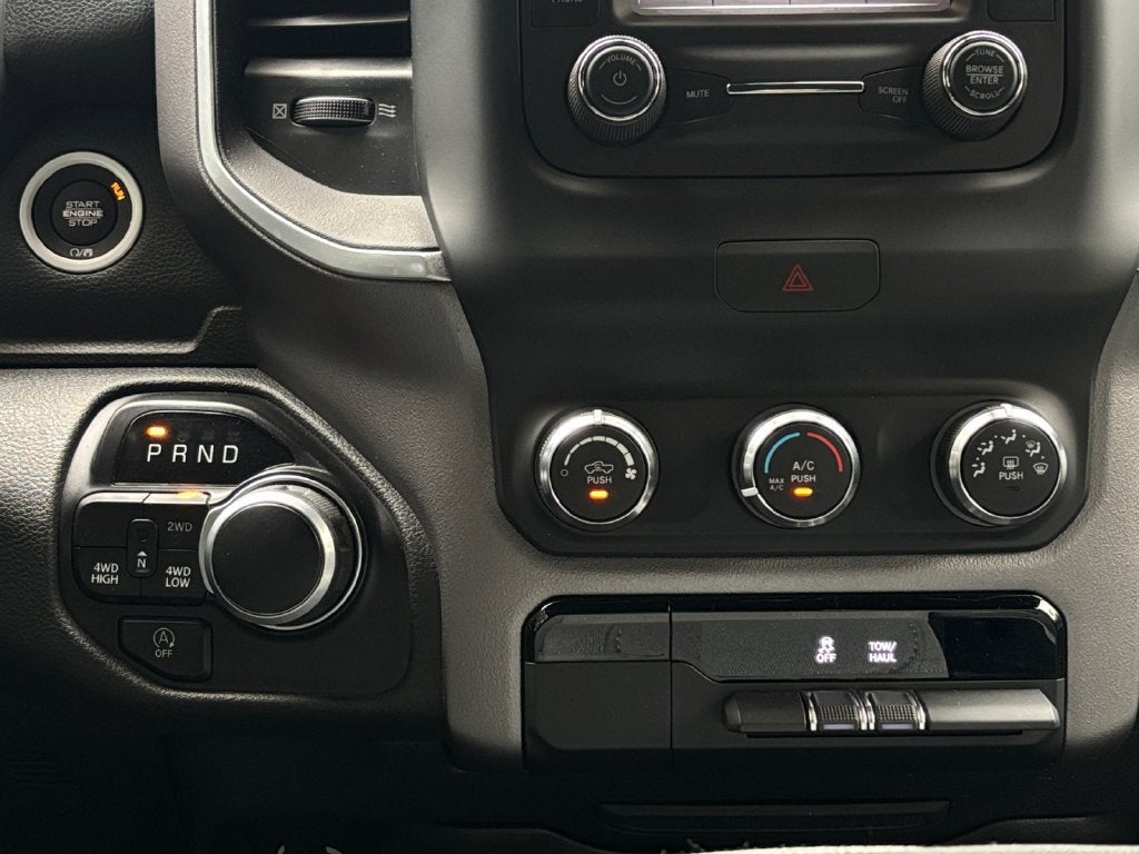 2023 RAM 1500 Big Horn Crew Cab 4x4 5'7" Box