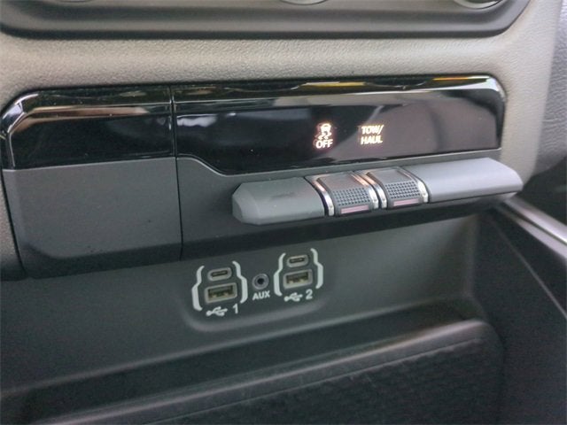 2022 RAM 1500 Big Horn Quad Cab 4x4 6'4" Box