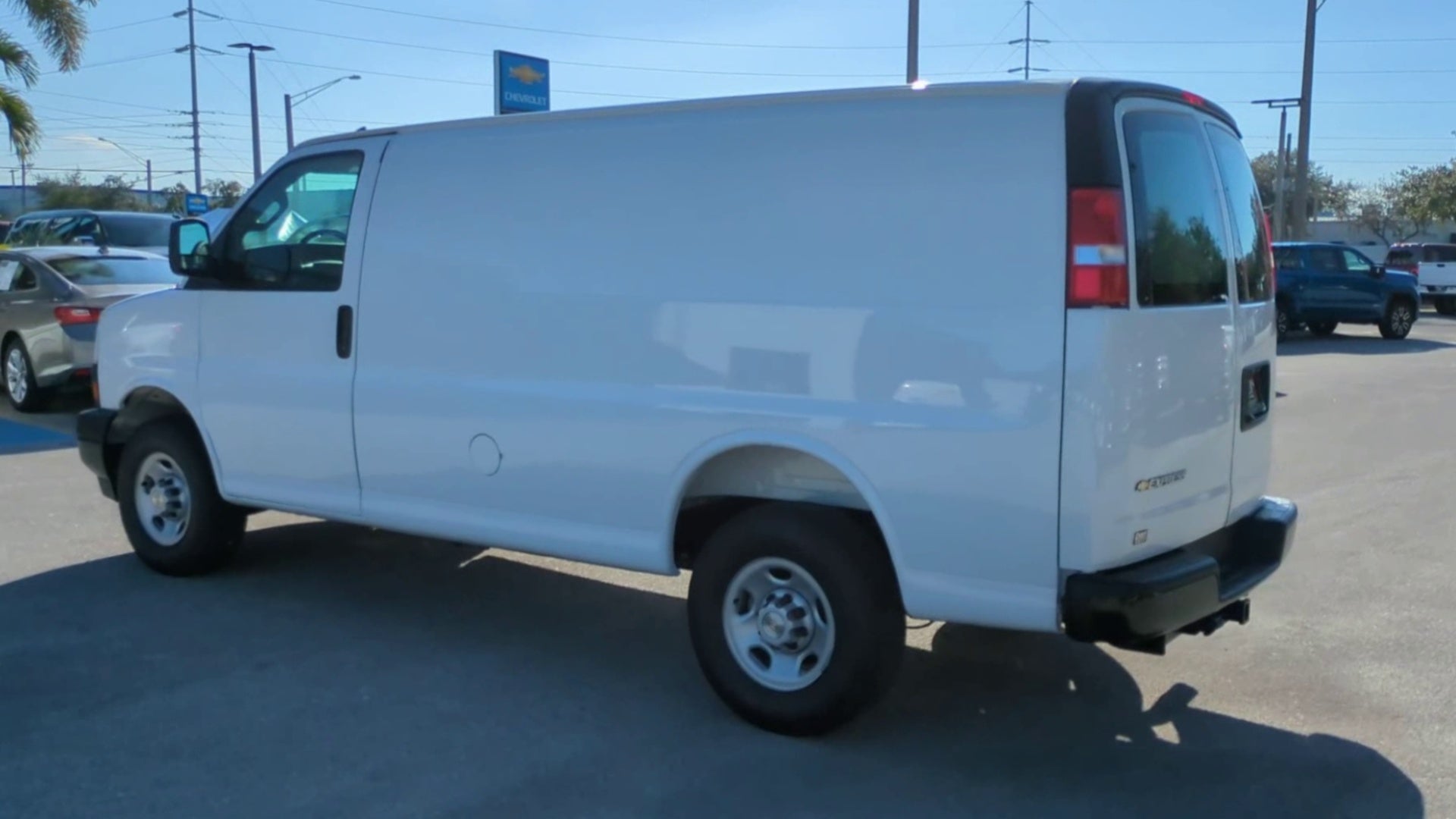 2025 Chevrolet Express Cargo WT