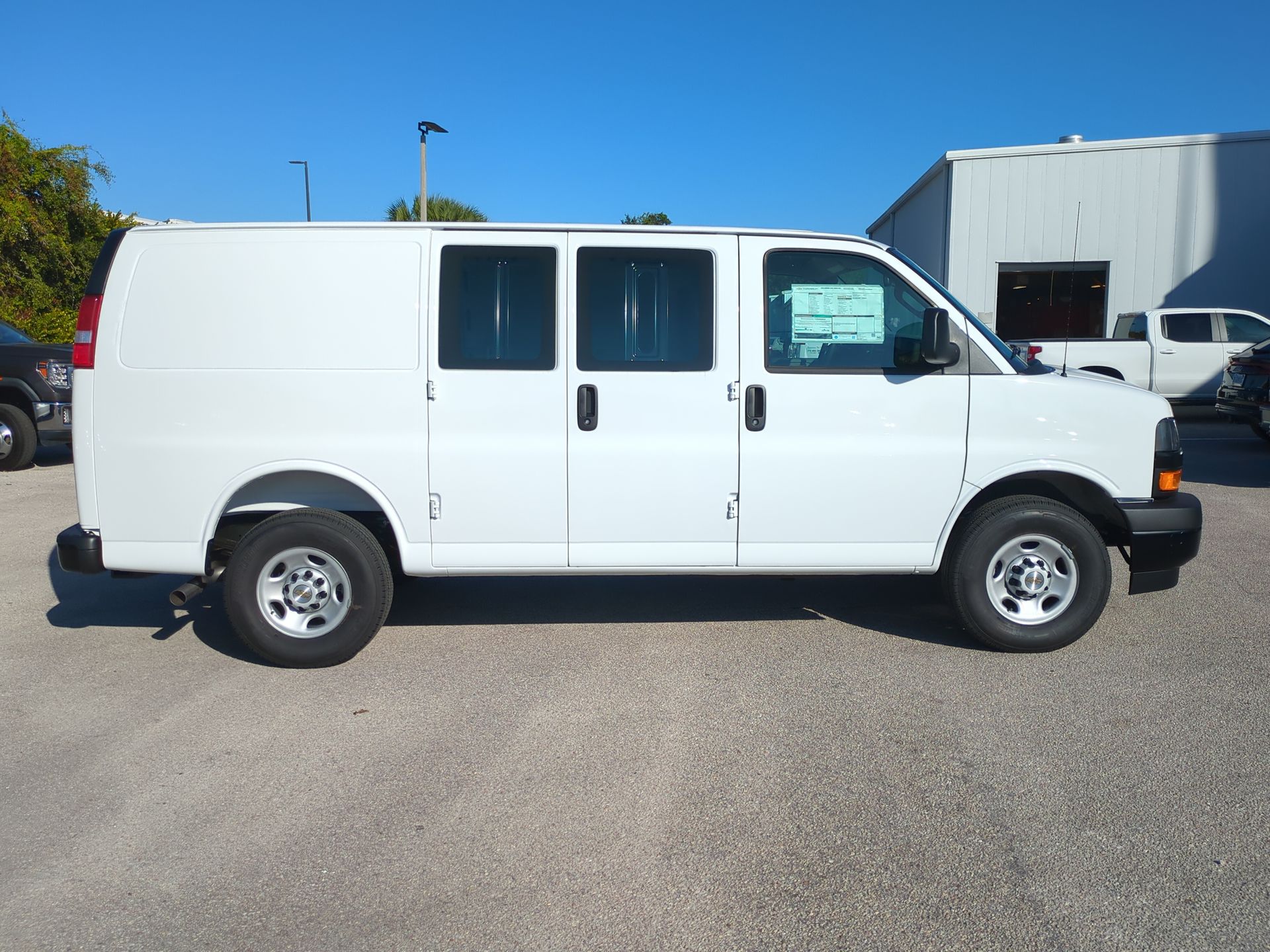 2025 Chevrolet Express Cargo WT