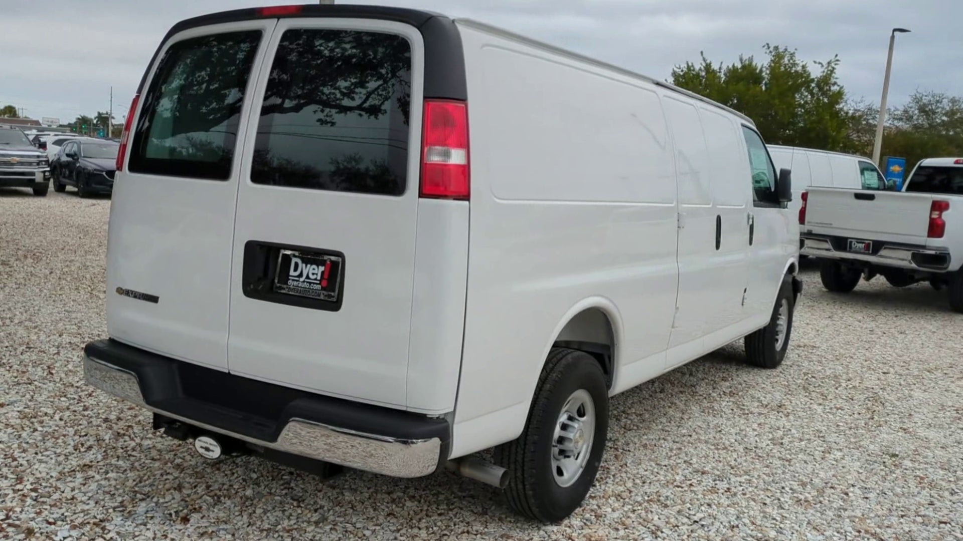 2025 Chevrolet Express Cargo WT