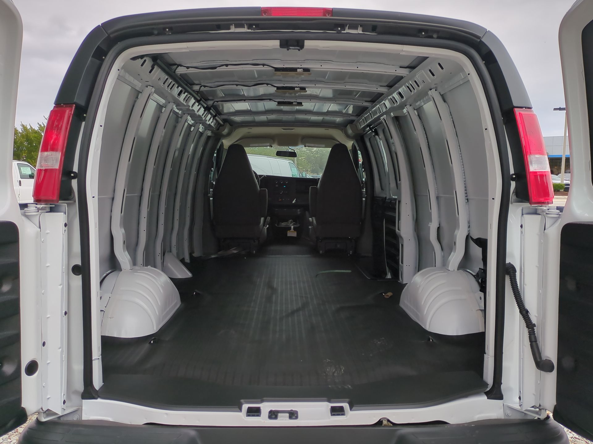 2025 Chevrolet Express Cargo WT