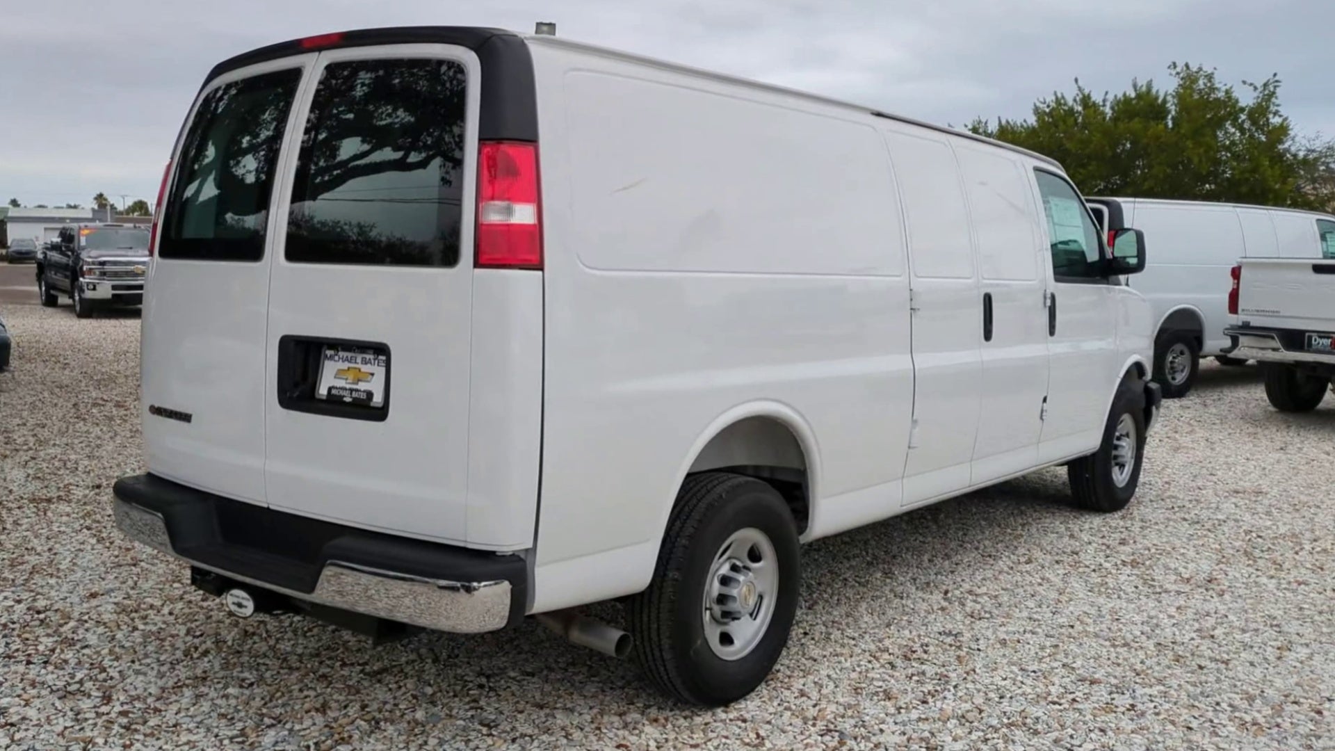 2025 Chevrolet Express Cargo WT