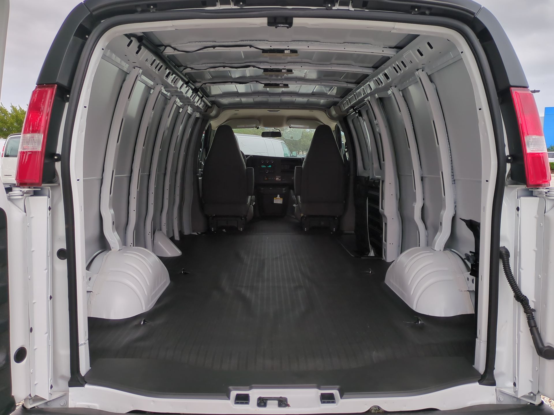 2025 Chevrolet Express Cargo WT