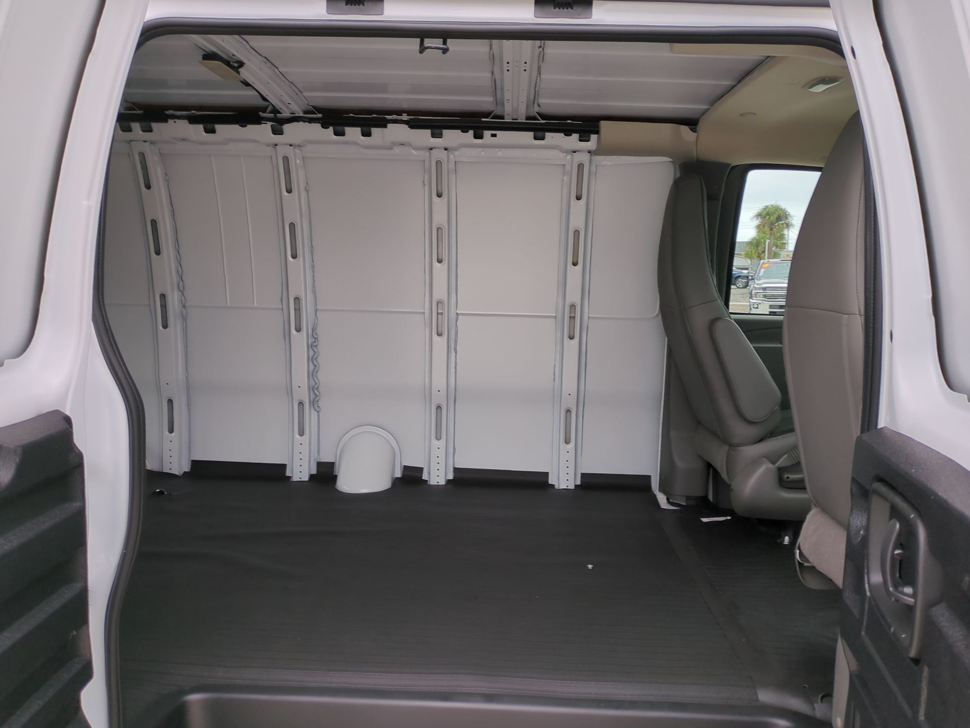 2025 Chevrolet Express Cargo WT