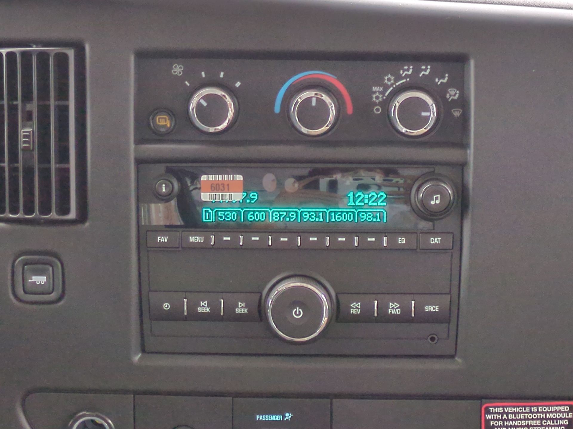 2025 Chevrolet Express Cargo WT