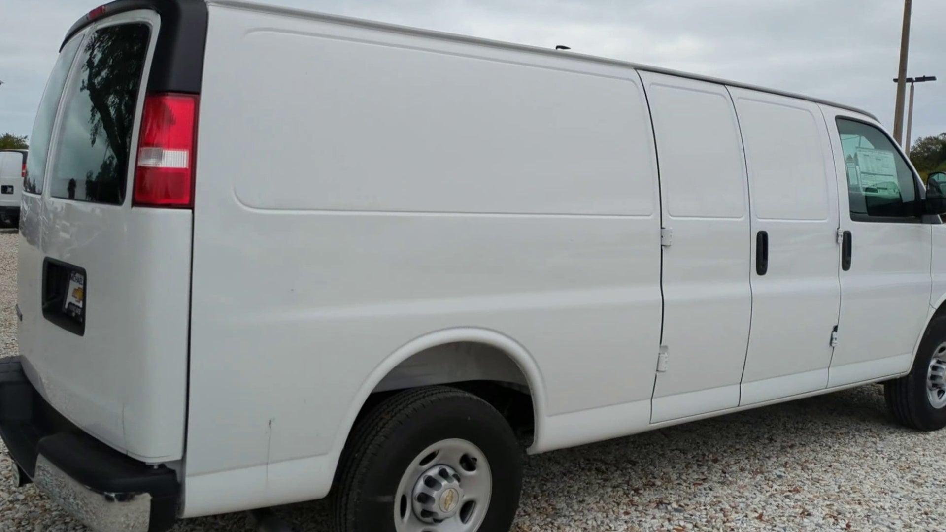 2025 Chevrolet Express Cargo WT