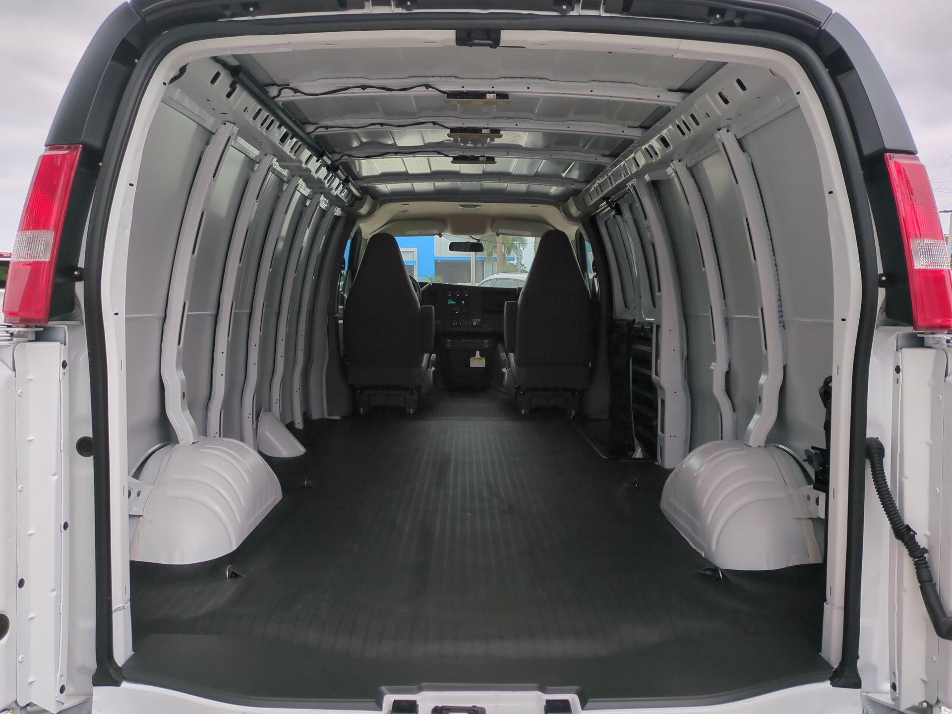 2025 Chevrolet Express Cargo WT