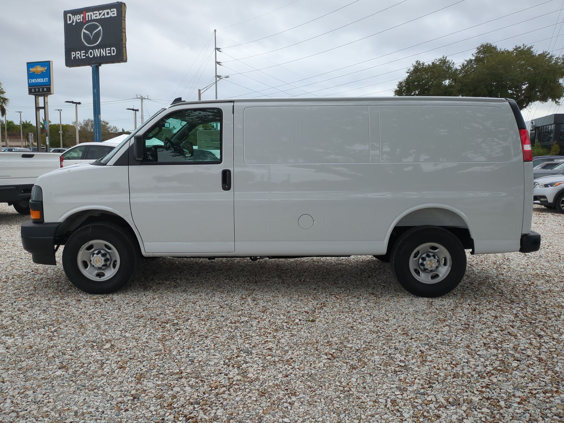 2025 Chevrolet Express Cargo 3500 WT