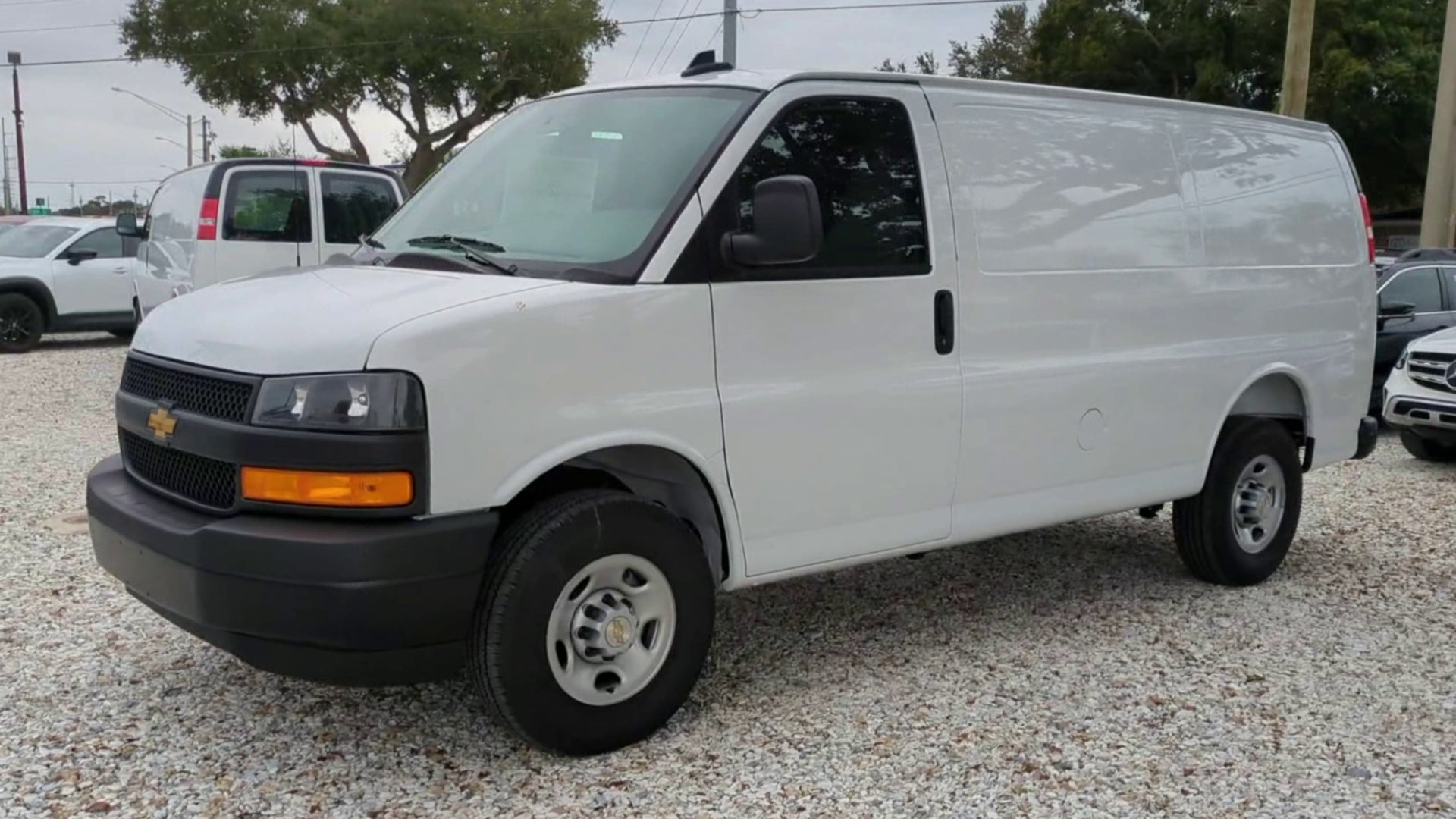 2025 Chevrolet Express Cargo WT