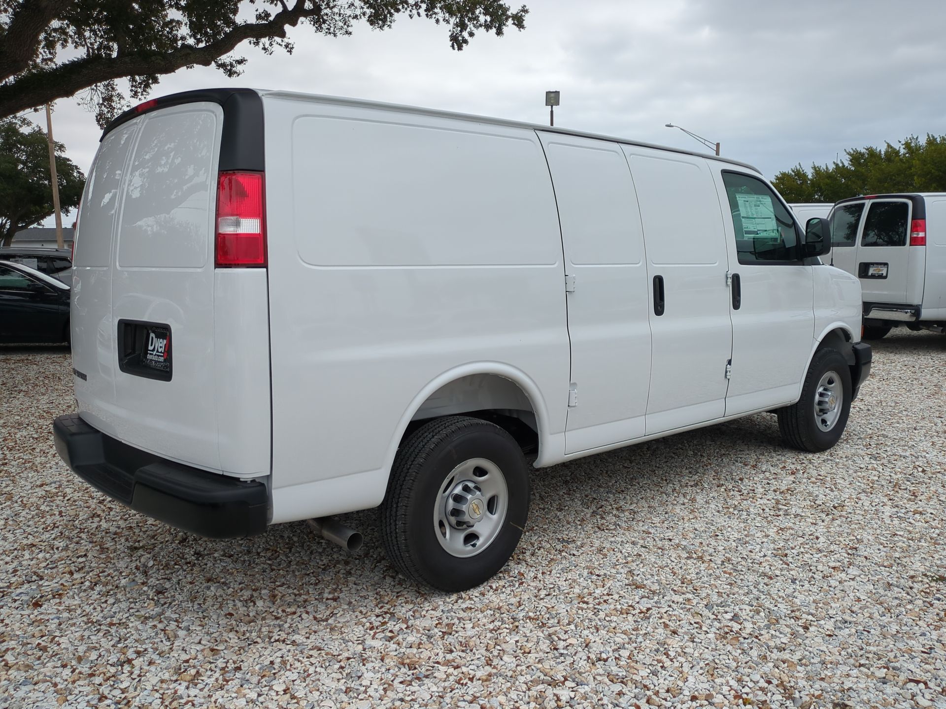 2025 Chevrolet Express Cargo WT
