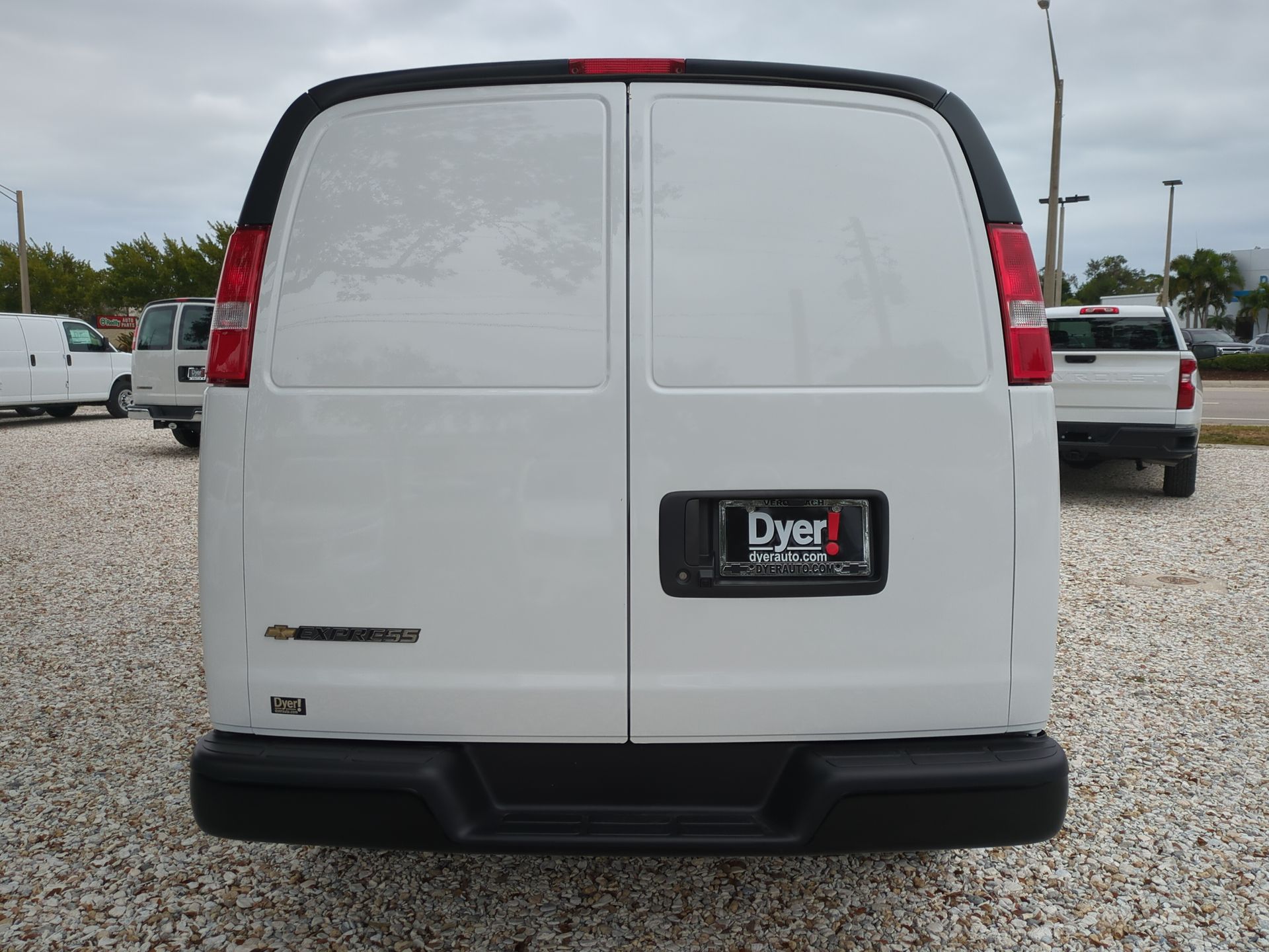 2025 Chevrolet Express Cargo WT