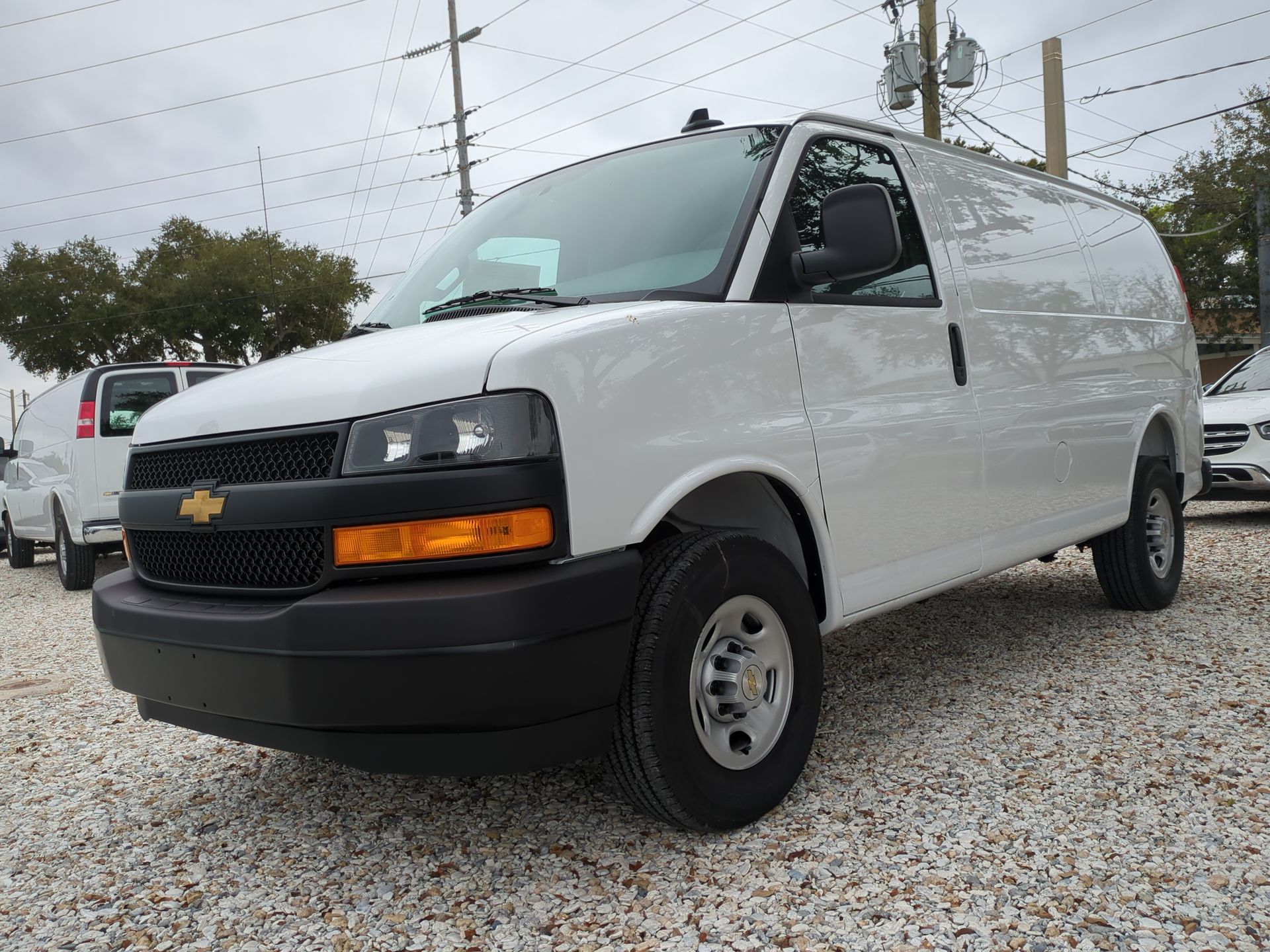 2025 Chevrolet Express Cargo WT