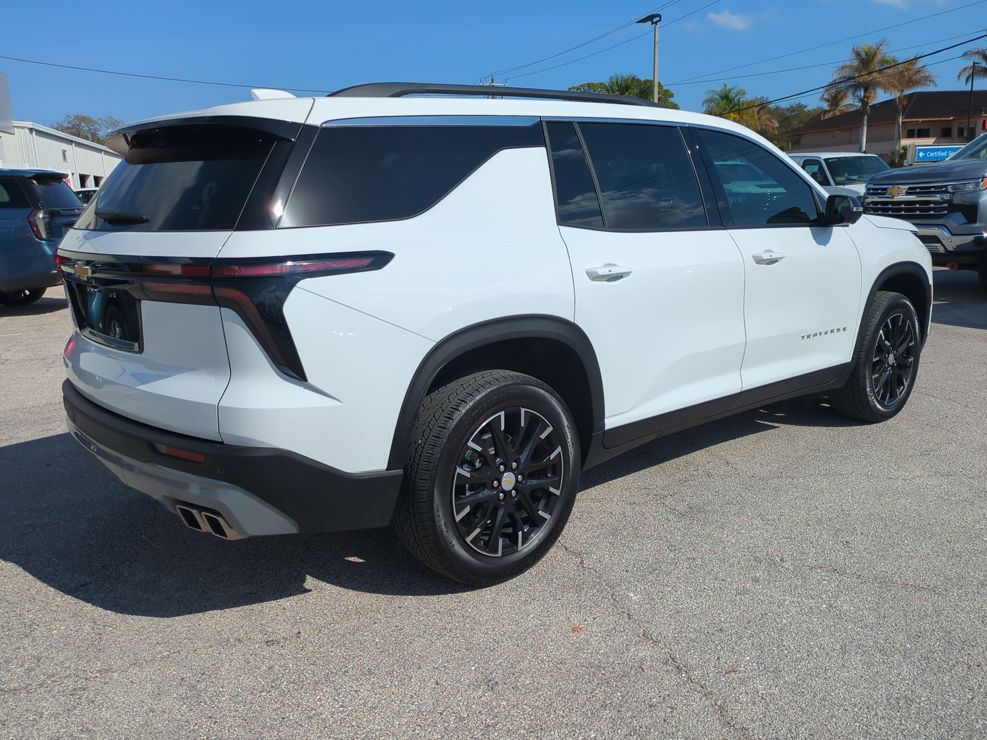 2025 Chevrolet Traverse LT