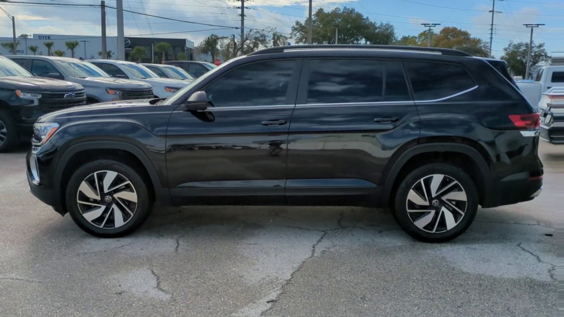 2024 Volkswagen Atlas 2.0T SE w/Technology