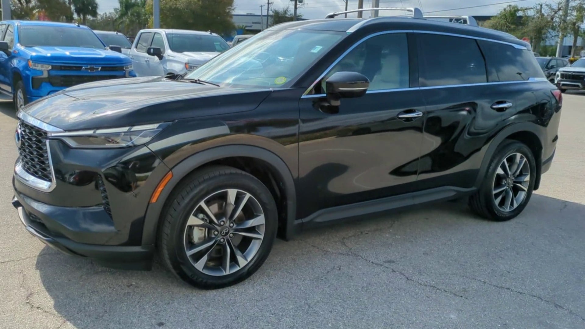 2023 INFINITI QX60 LUXE AWD
