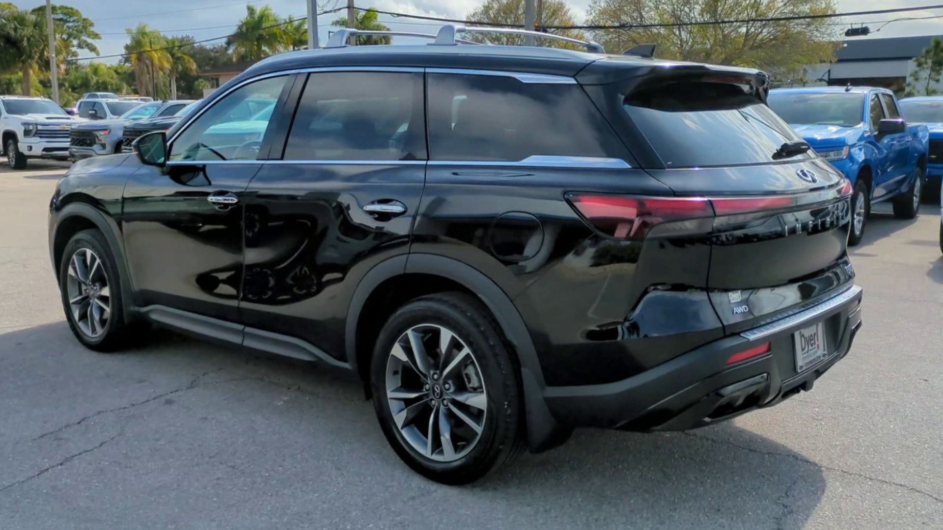 2023 INFINITI QX60 LUXE AWD