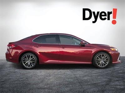 2022 Toyota Camry Hybrid XLE