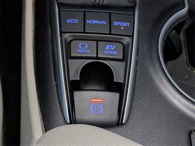 2022 Toyota Camry Hybrid XLE