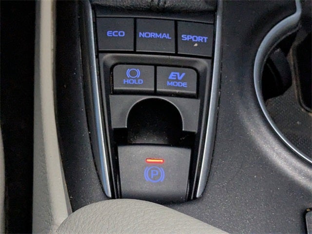 2022 Toyota Camry Hybrid XLE