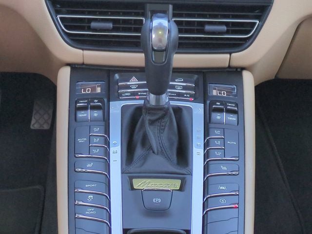 2021 Porsche Macan Base